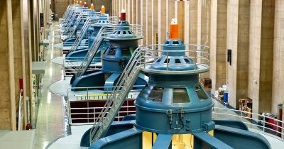 Mengubah Air menjadi Energi: Peran Generator Hidroelektrik dalam Industri